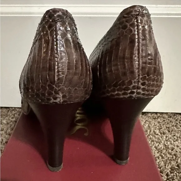 Sofft “Teresina” Brown snake pumps with chain detail - Picture 3 of 10